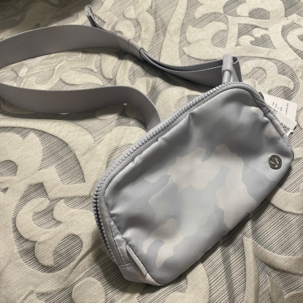Lululemon Everywhere Belt Bag